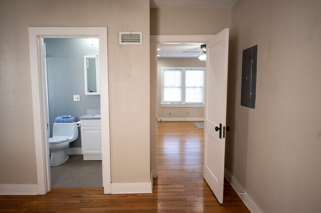 Building Photo - 315 N 5th St