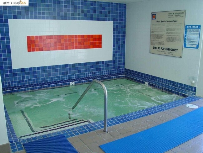 Building Photo - Lovely upgraded studio condo with resort-like amenities at desirable Watergate by the bay!