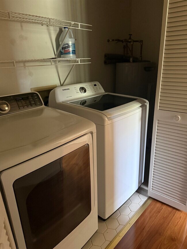 Building Photo - 1702 S Center St