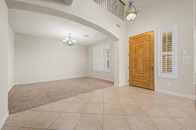 Building Photo - 8425 W Northview Ave