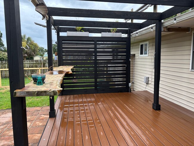Building Photo - Updated 2 bedroom with Bonus room home in ...