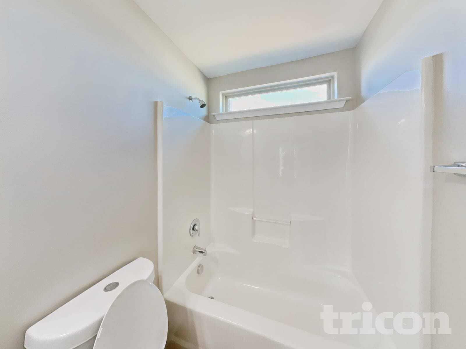 Building Photo - 978 Lakemont Dr