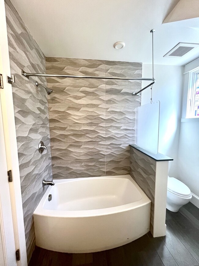 Building Photo - 3918 Webster St