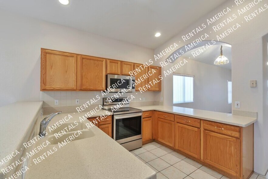 Building Photo - 9325 N Scarlet Canyon Dr