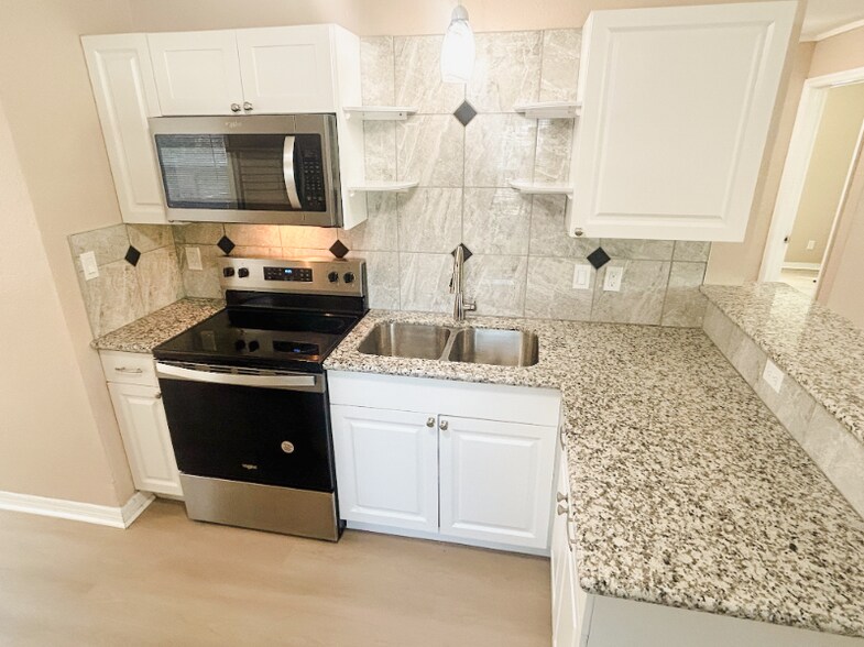 Building Photo - 720 East Harbor Dr S