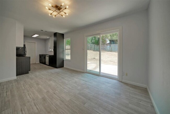 Building Photo - 5301 Gladstone Dr
