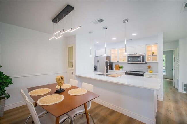 Building Photo - 10616 Mellow Meadow Dr