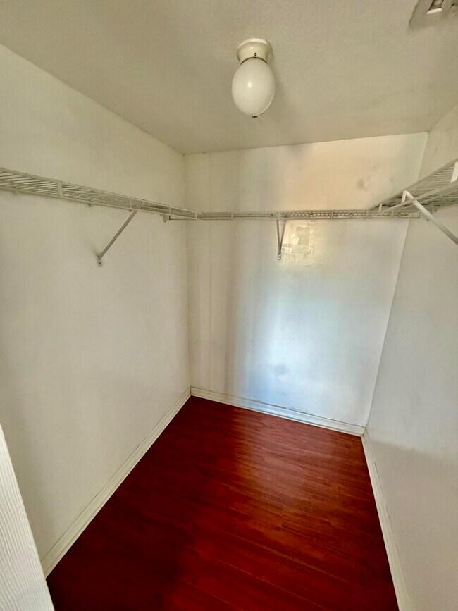 Building Photo - 2475 NW 16th St Rd