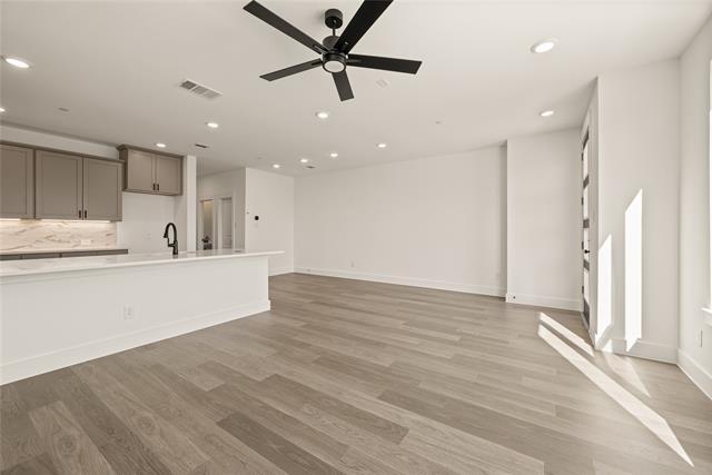 Building Photo - 9609 Dahlia Blvd