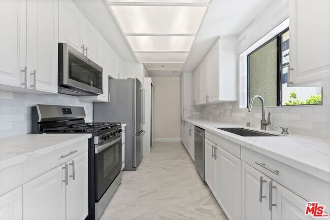 Building Photo - 8558 Chalmers Dr