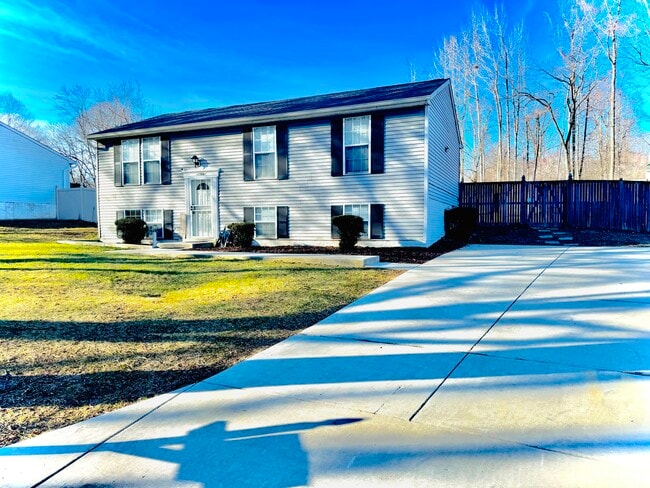 Building Photo - 17306 Clairfield Ln