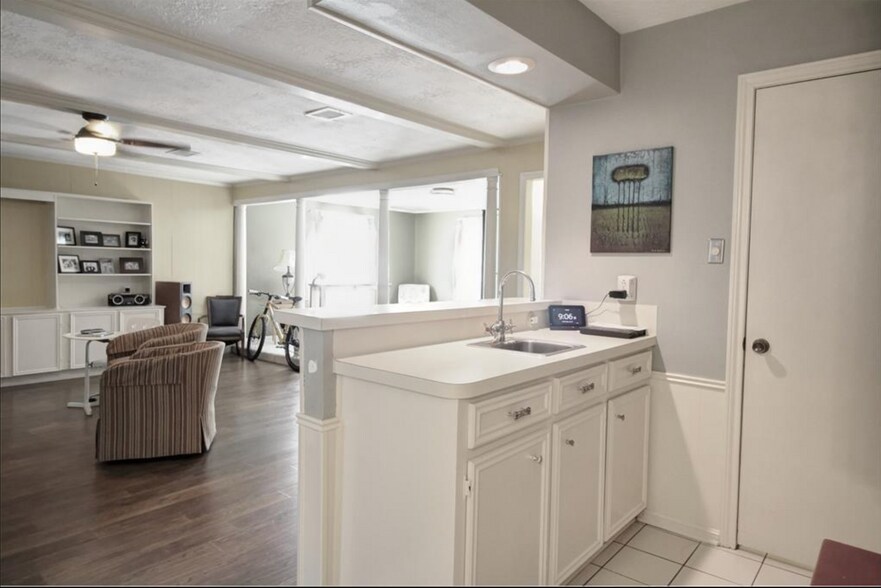 Building Photo - 5938 Foresthaven Dr