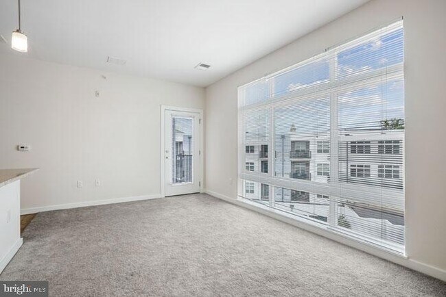 Building Photo - 131 Bridge Street Unit 1B-2-2420