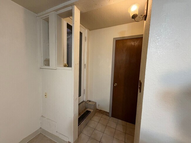 Building Photo - 1208 S Florence Pl