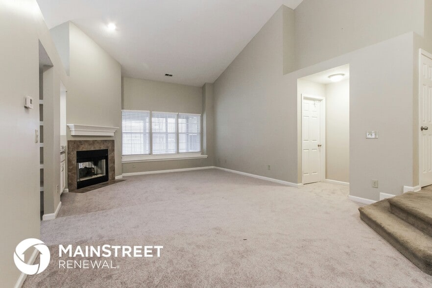 Building Photo - 2037 Lohr Dr