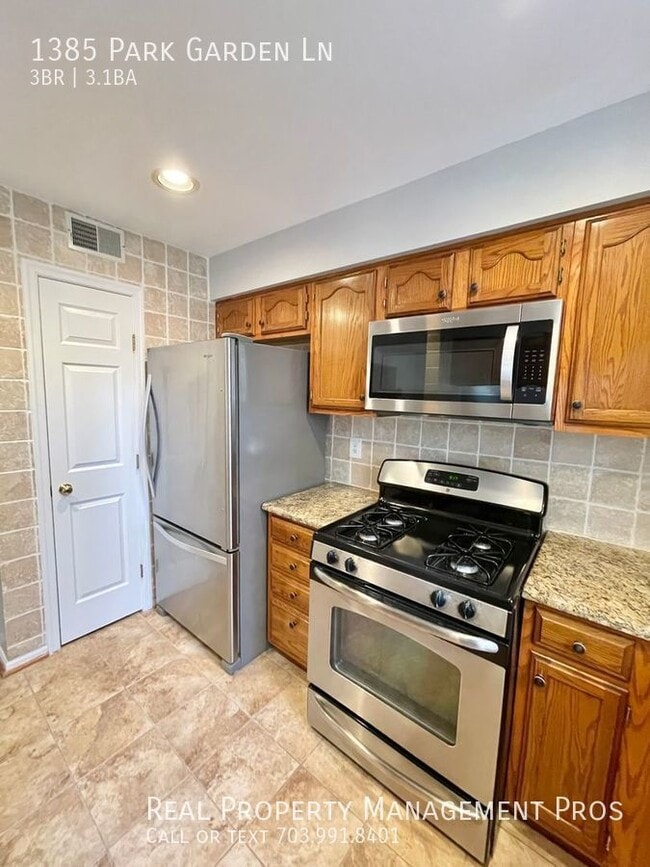 Building Photo - 1385 Park Garden Ln