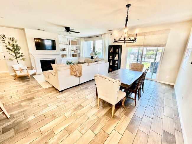 Building Photo - North Clovis 3/3 with Bonus Room and Pool