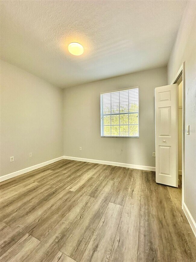 Building Photo - 918 Chelsea Dr