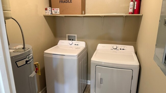 Building Photo - RATE DROP ALERT (was $2100/month) and MOVE-IN SPECIAL: 1st FULL MONTH'S RENT FREE!**