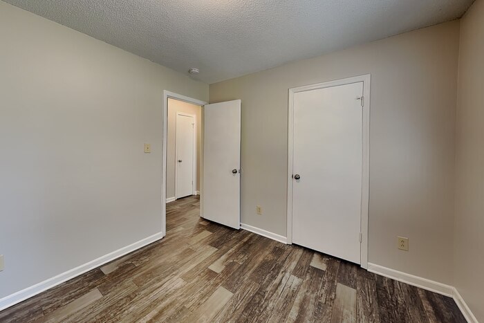 Building Photo - 2215 Medlin Ct