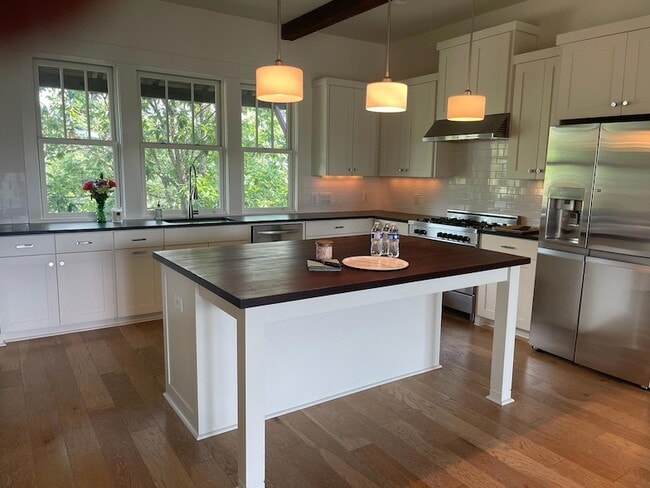 Building Photo - 2217 Sea Biscuit Cove