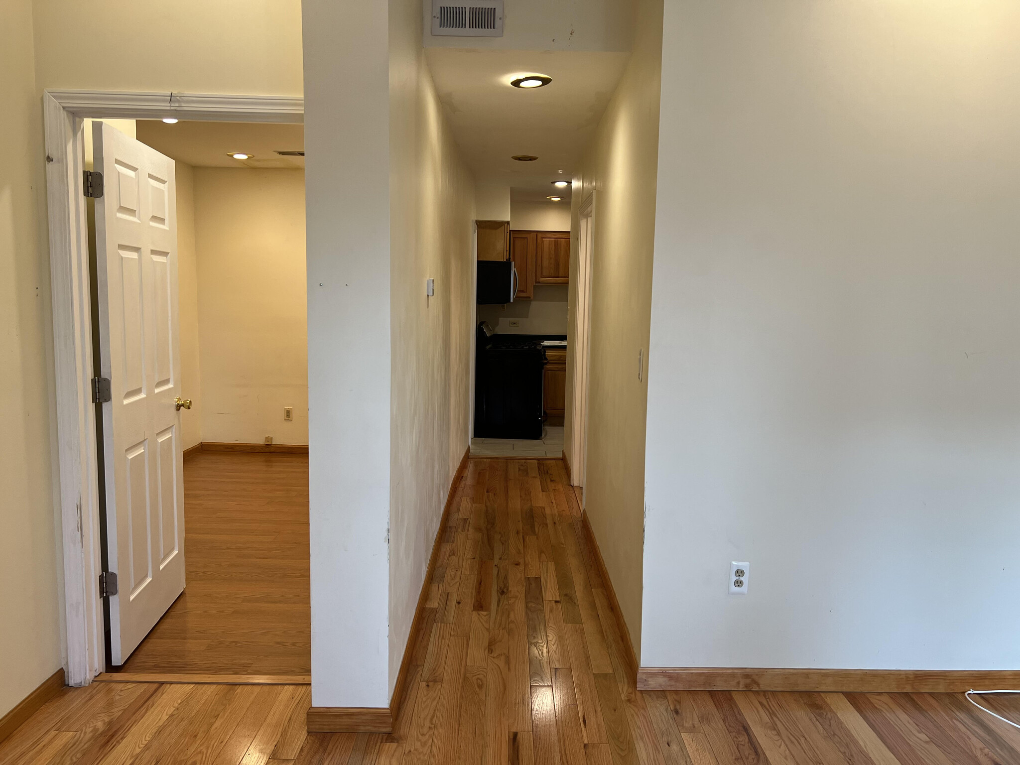 Building Photo - 3815 S Parnell Ave