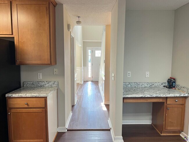 Building Photo - 401 Timberwind Dr