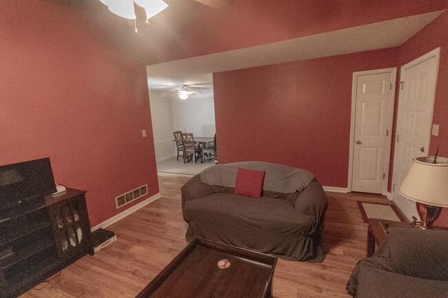 Building Photo - 106 Grn Mdws Rd