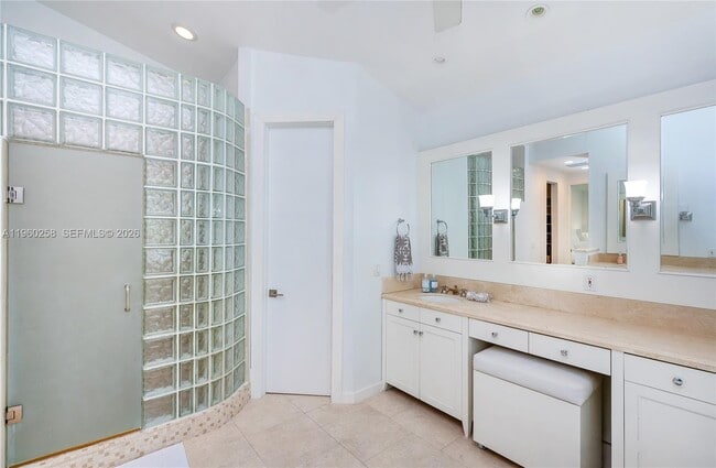 Building Photo - 650 Curtiswood Dr