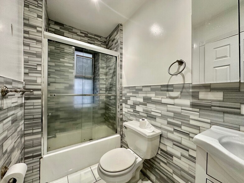 Building Photo - 523 W 135th St