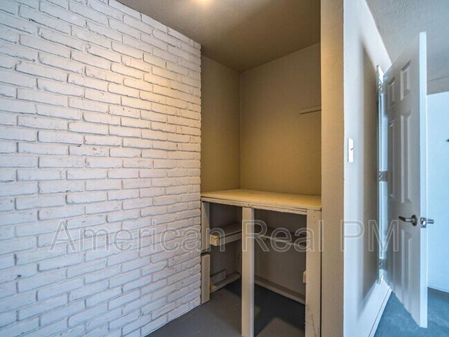 Building Photo - 3852 Westminster Dr