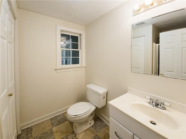 Building Photo - 7335 Craigleith Dr