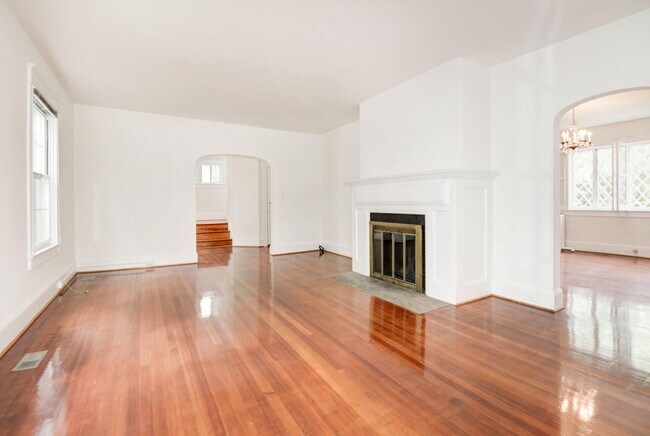 Building Photo - 3805 Shepherd St