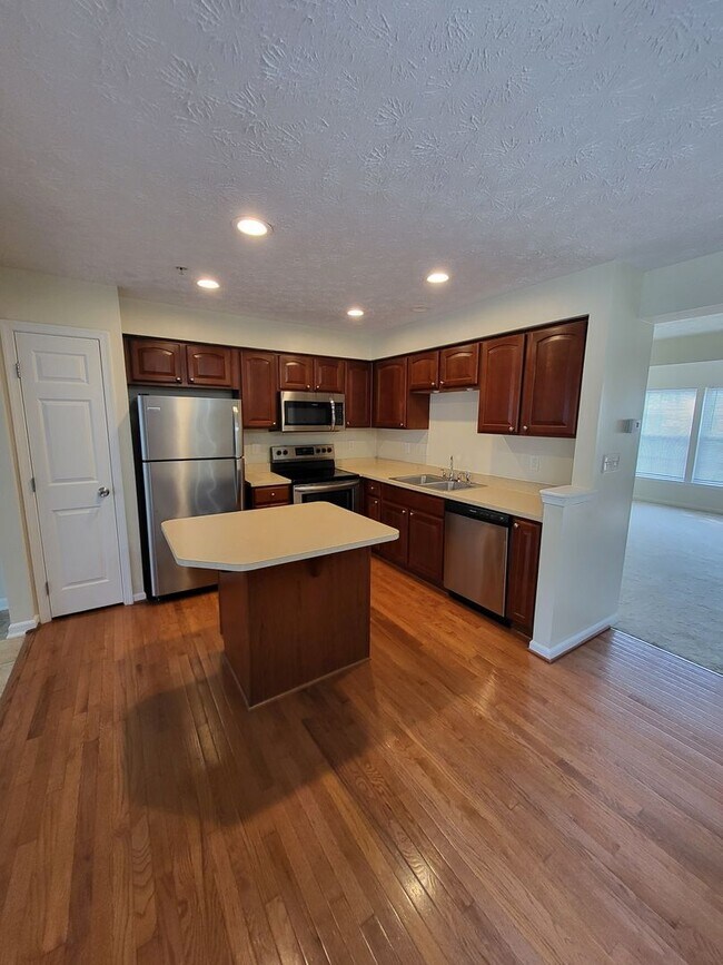 Building Photo - SPACIOUS 3-Level Townhome in Winston's Choice