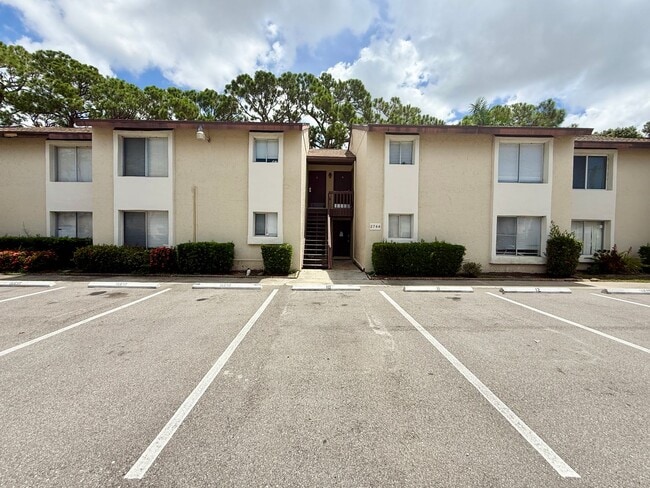 Primary Photo - Close to Downtown Sarasota - 2/1 Condo - I...