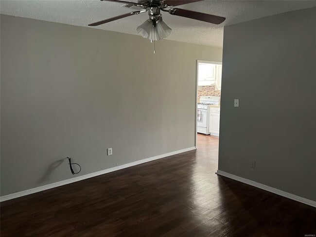 Building Photo - 1705 Deatsville Hwy