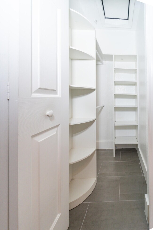 Building Photo - 3515 Shoma Dr