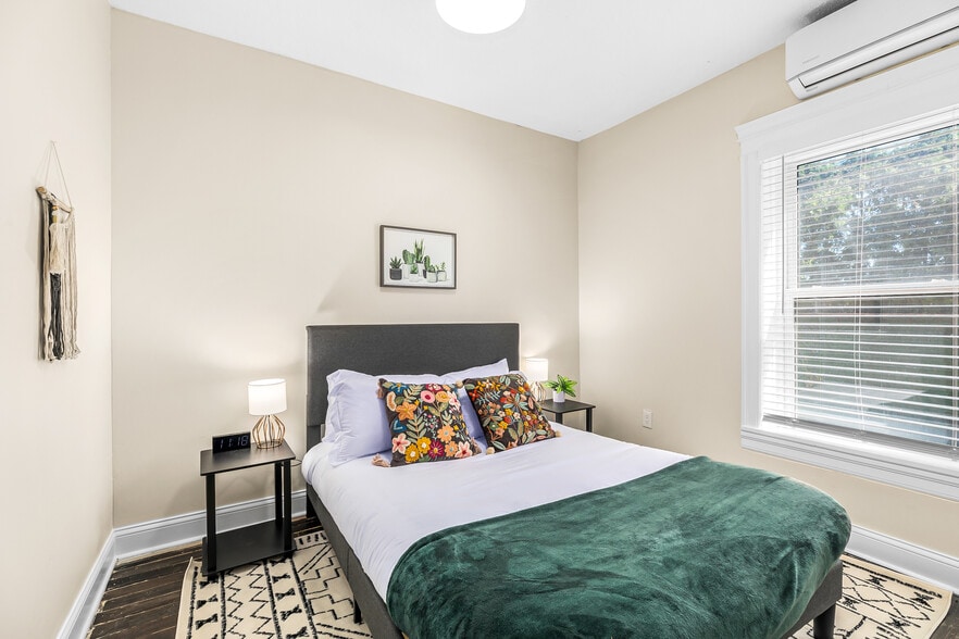 Building Photo - 3402 Brush St