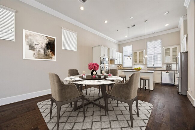 Building Photo - 2016 Covent Garden Station