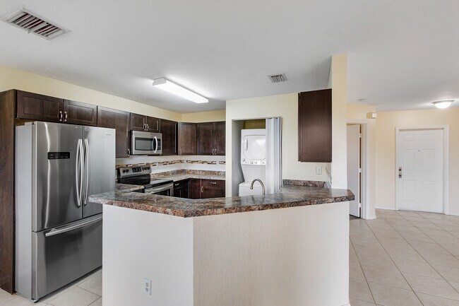 Building Photo - 8460-8466