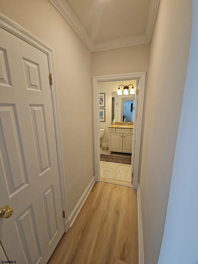 Building Photo - 107 S Dover Ave