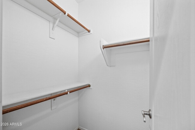 Building Photo - 2600 E Springfield Pl