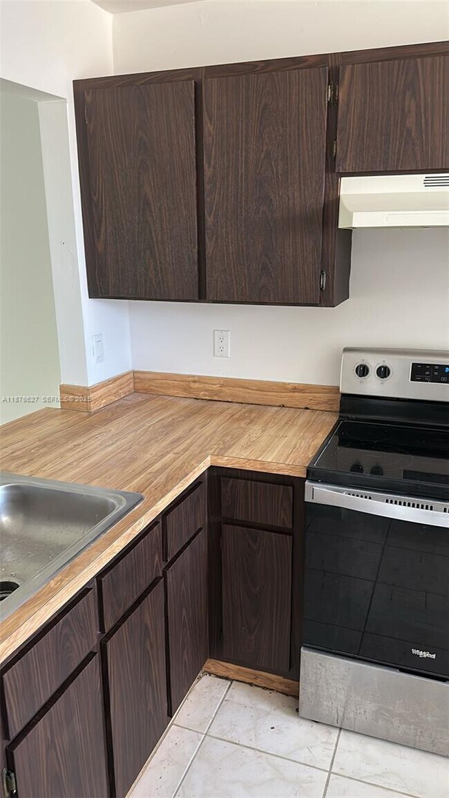 Building Photo - 861 NE 209th Terrace