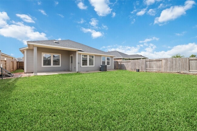 Building Photo - 21430 Poppy Pk Ave