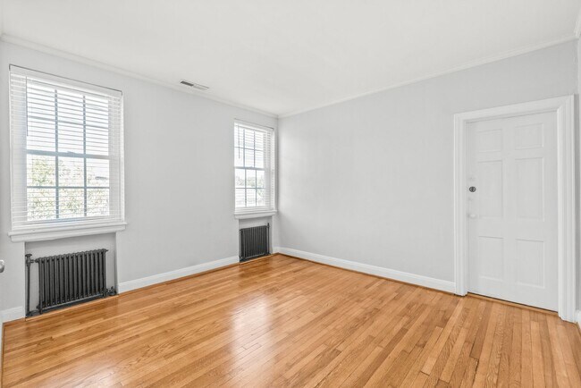 Building Photo - 920 Monticello Terrace