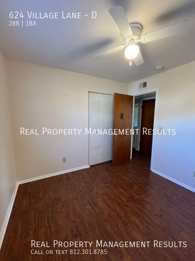 Building Photo - 624 Village Ln