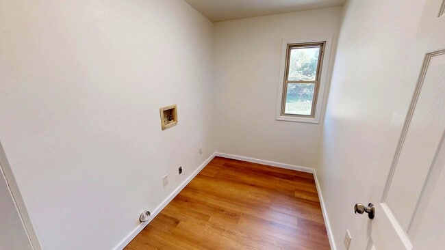 Building Photo - 424 Bridge View Ln