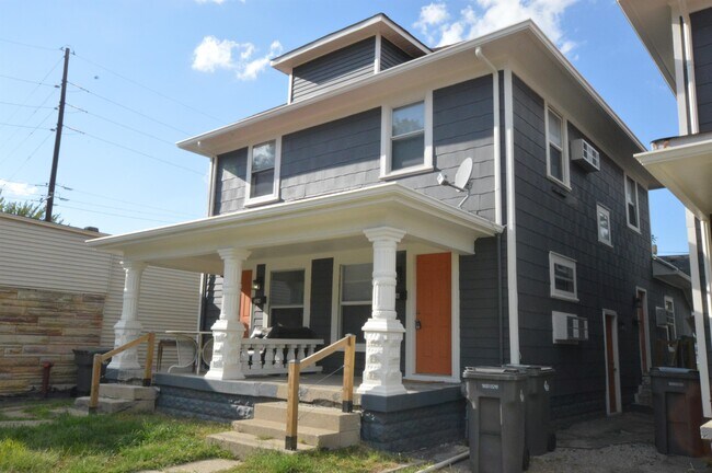 Primary Photo - 1 E Raymond St