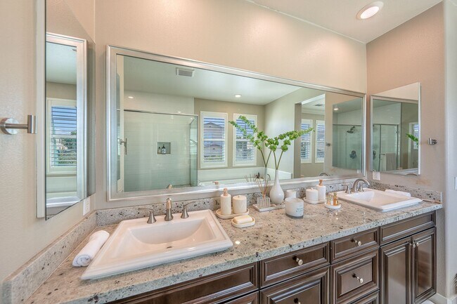 Building Photo - Stunning 5BR/5BA Luxury Rental in Irvine’s Great Park