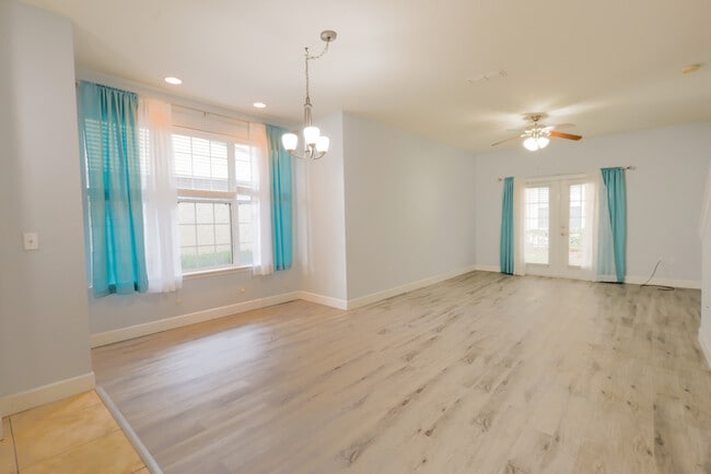 Building Photo - 2508 SW 35th Pl